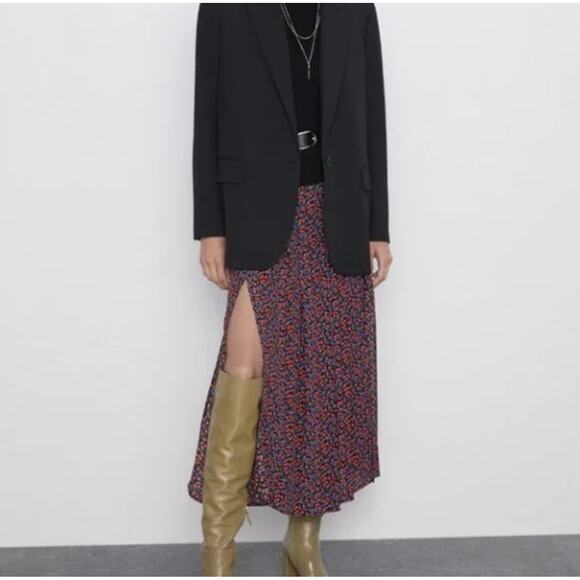 Zara Red Floral Print Midi Skirt Size Medium Double Slit Summer Festival NWOT - Picture 2 of 9